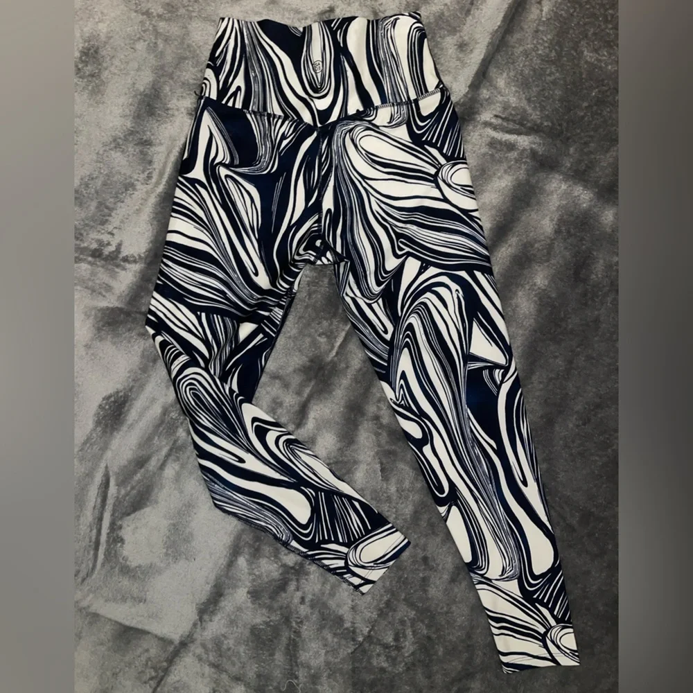 Swirled Workout Set - Picture 5 of 7